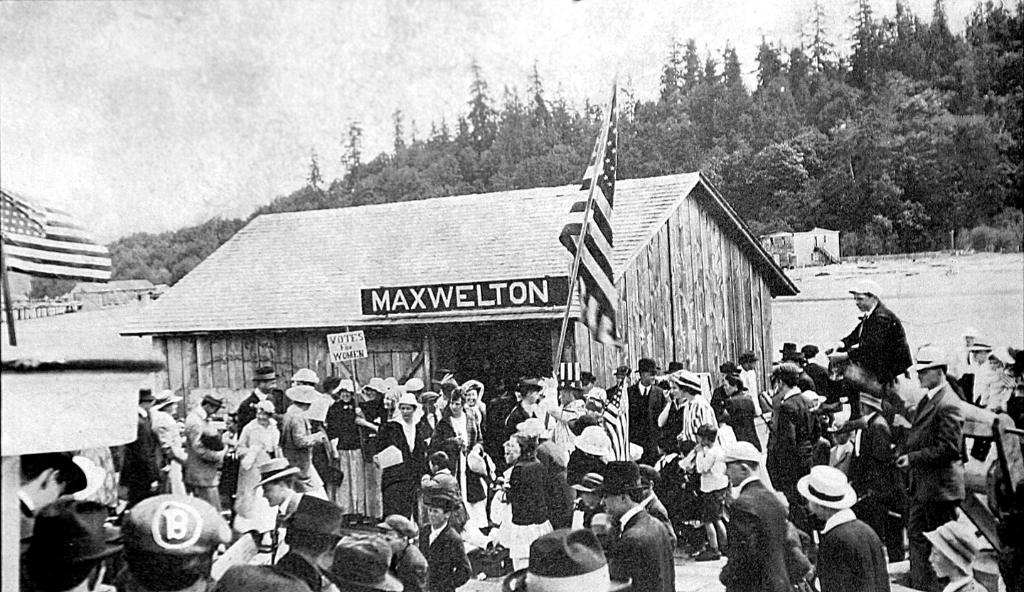 A Day Out at the Races in Maxwelton, Population 22