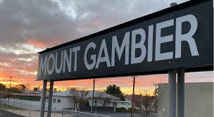 Ya Just Gotta Love the Trots at Mt Gambier – And Have Your Head Checked if You Bet on the Favorites There